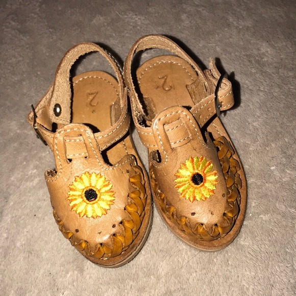 Leather sandals size 2 brown with orange and yellow flower π - Picture 2 of 6